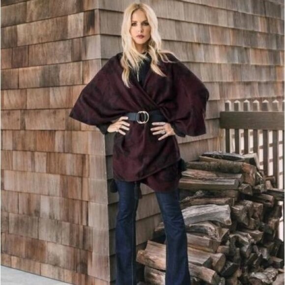 Cleobella Wine With Black Contrast & Tassels Sevigny Capelet - Picture 1 of 6
